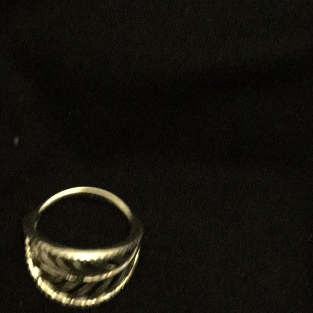 Size 6 ring - Picture 2 of 2